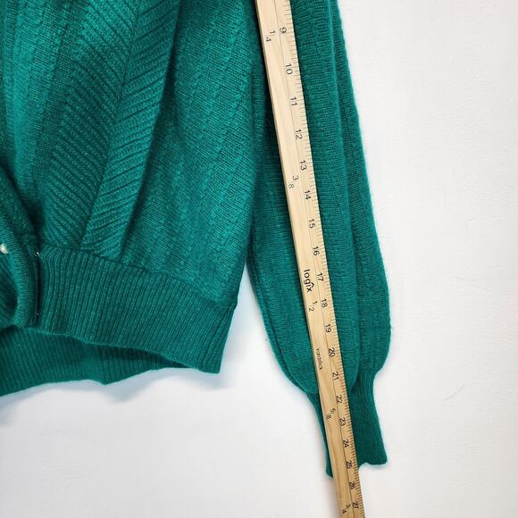 Vintage Sideffects Sweater Size M Green Pearl Buttons Balloon Sleeve Deep Neck - Picture 14 of 16